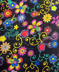 Carnaval fleurs et motifs colorés sur fond noir