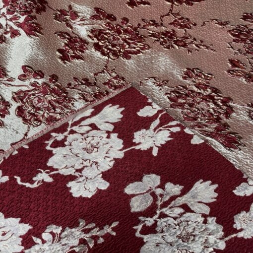 brocard fleuri bordeaux et or pale