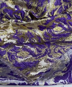 Brocard fleuri violet fond or