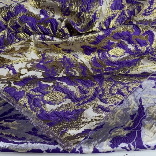 Brocard fleuri violet fond or