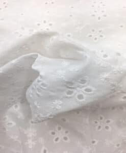 Broderie anglaise blanche 4