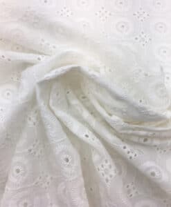 Broderie anglaise blanche 5