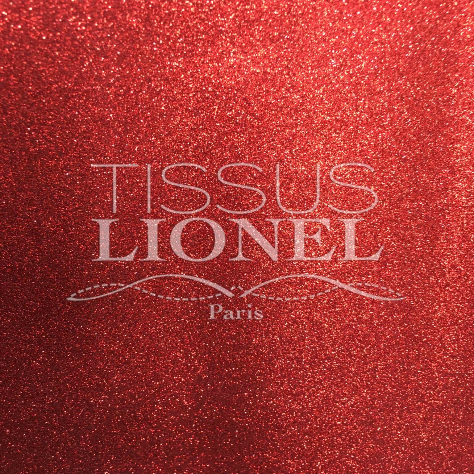 Coton Paillette rouge fond rouge