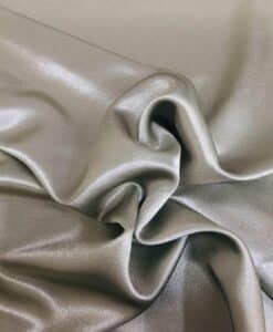 Crêpe envers satin gris vert