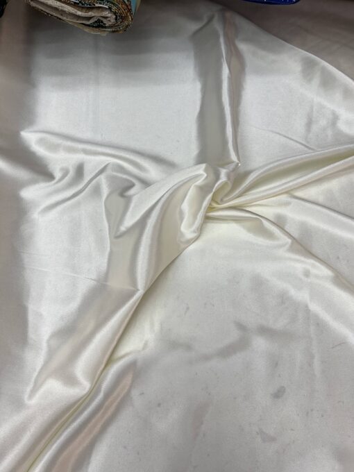 Crêpe envers satin ecru