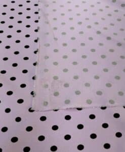Crêpe polyester fond fuchsia pois noirs