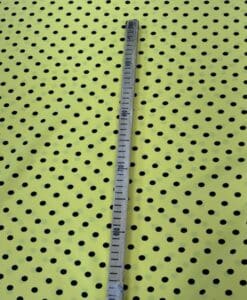 Crêpe polyester fond jaune pois noirs