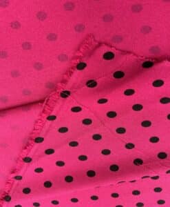 Crêpe polyester fond fuchsia pois noirs