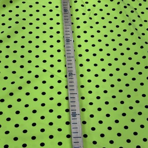 Crêpe polyester fond vert anis pois noirs