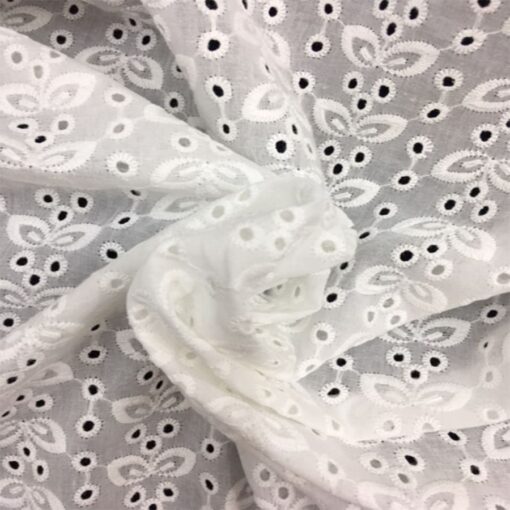 Broderie anglaise blanche 13