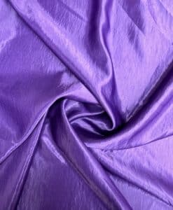 Satin froissé violet