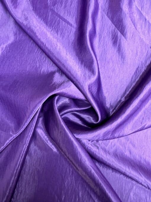 Satin froissé violet