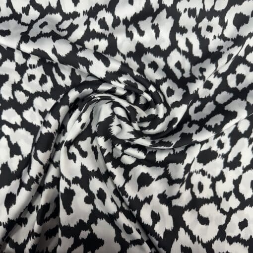 Satin imprimé leopard noir et blanc