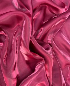 Alternative view of Satin liquide bordeaux foncé