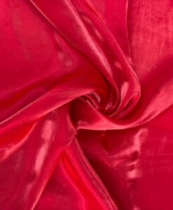 Satin liquide rouge