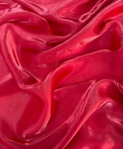 Alternative view of Satin liquide rouge
