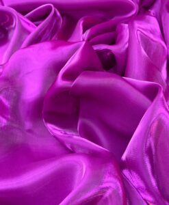 Alternative view of Satin liquide violine