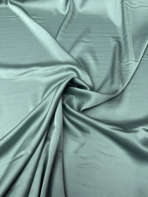 Satin touché de soie vert sauge