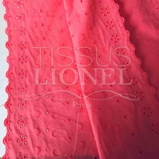 Tissu broderie anglaise corail