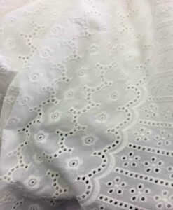 Tissu broderie anglaise écru 2
