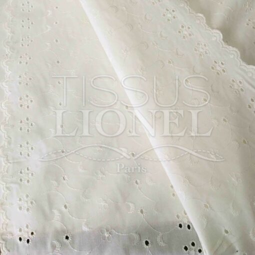 Tissu broderie anglaise écru