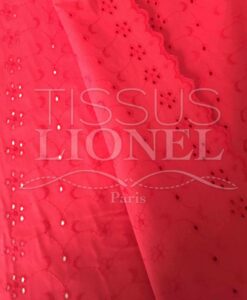 Tissu broderie anglaise rouge