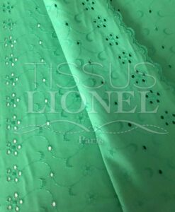 Tissu broderie anglaise vert