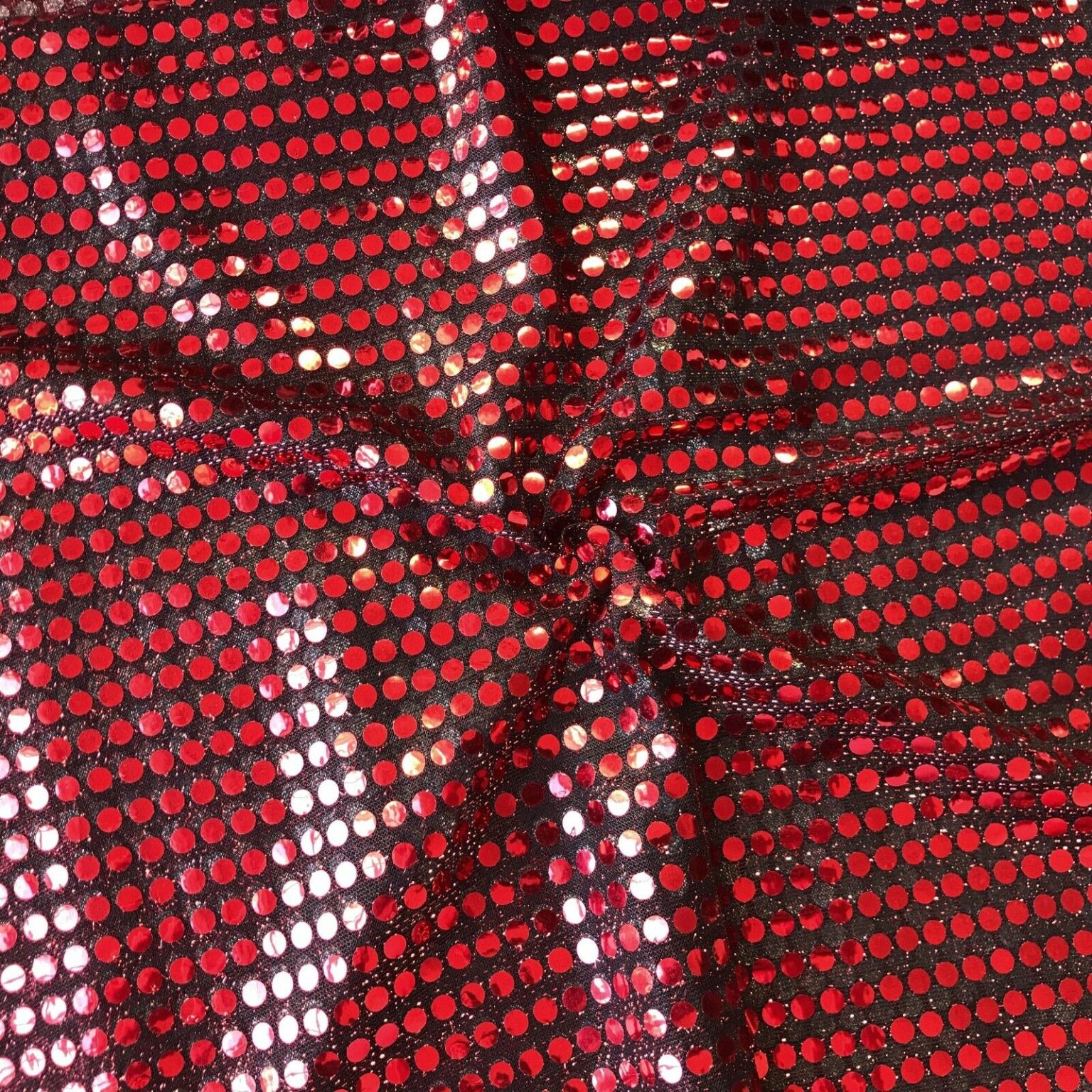 Tissu Paillet Rouge Fond Rouge Et Noir Tissus Lionel