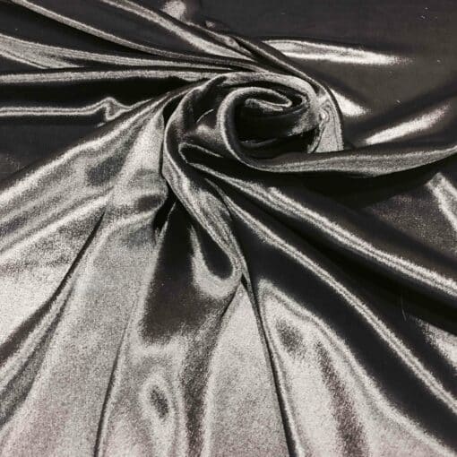 Velours de soie noir brillant